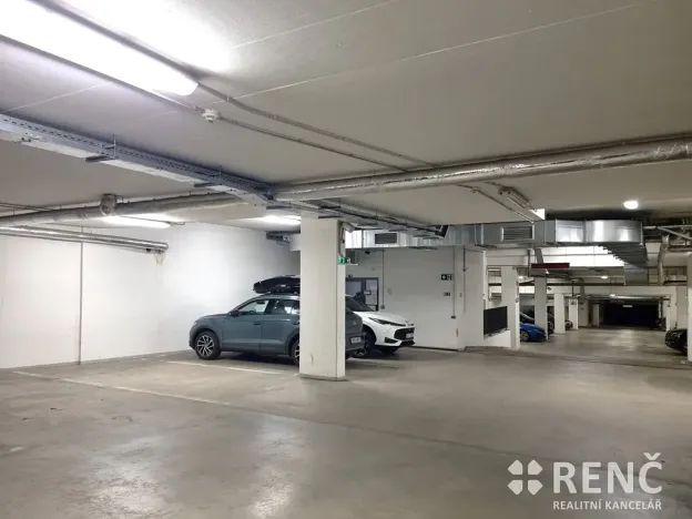 Pronájem garážového stání, Brno, Božetěchova, 14 m2