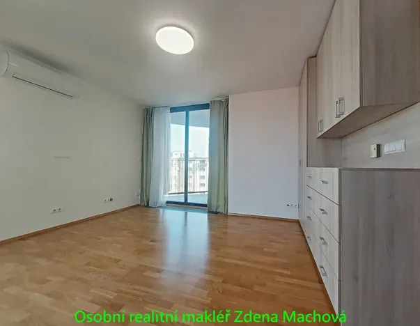 Pronájem bytu 1+kk, Praha - Žižkov, Ke kapslovně, 38 m2