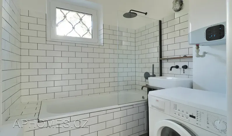 Pronájem bytu 3+1, Praha - Podolí, Jeremenkova, 90 m2