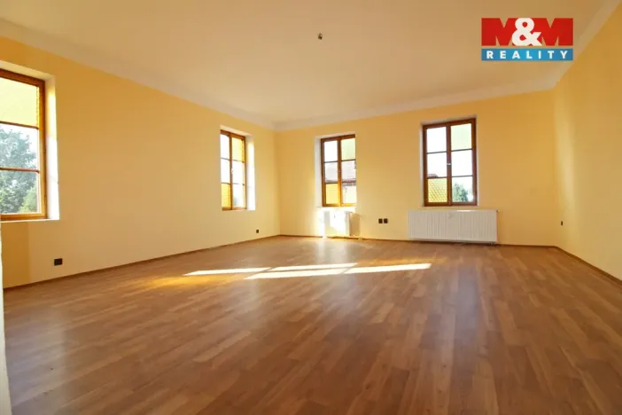 Prodej bytu 3+1, Nový Bor - Arnultovice, Gen. Svobody, 90 m2