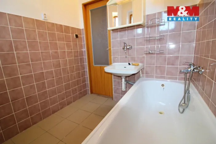 Prodej bytu 3+1, Nový Bor - Arnultovice, Gen. Svobody, 90 m2