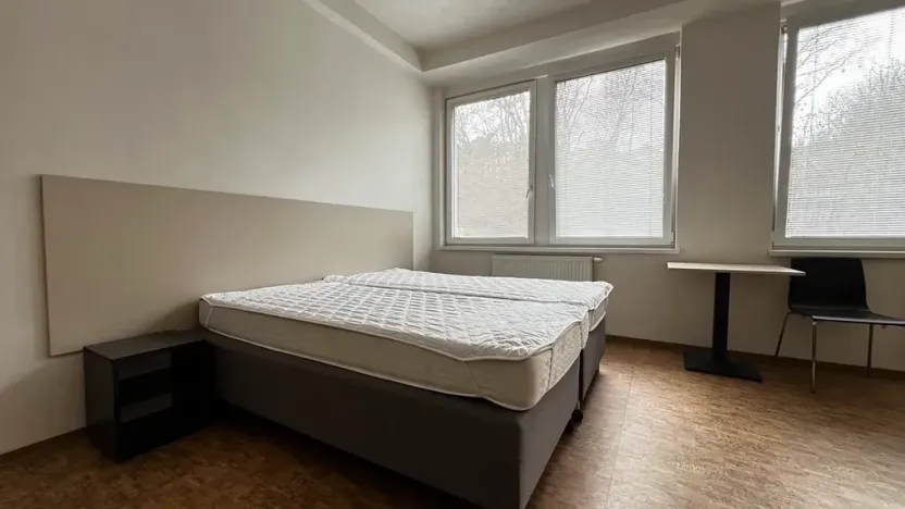 Pronájem bytu 1+kk, Praha - Smíchov, Křížová, 35 m2