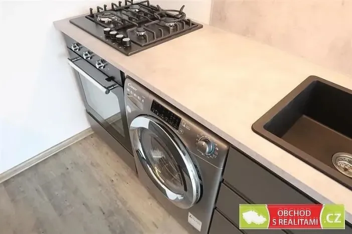 Pronájem bytu 2+kk, Praha, Pujmanové, 40 m2