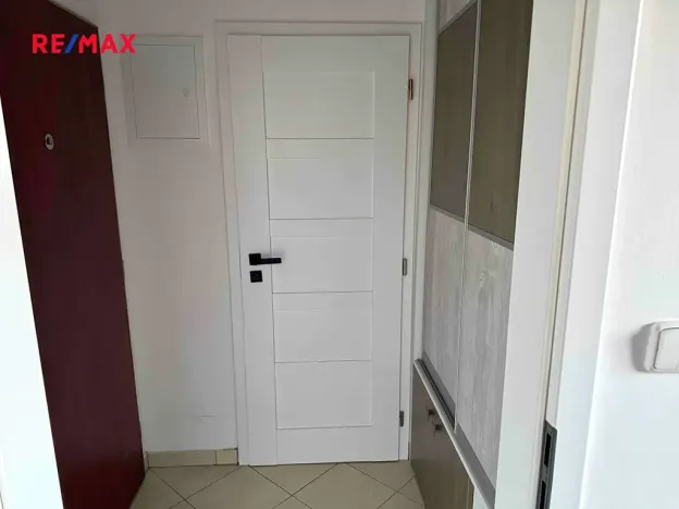Pronájem bytu 1+kk, Praha - Pitkovice, Strakošová, 32 m2
