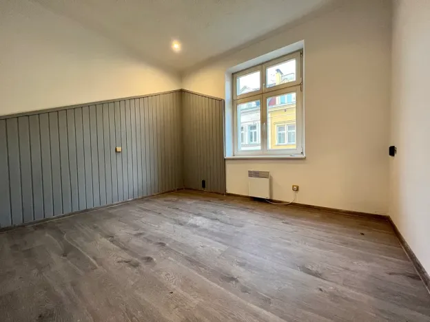 Pronájem bytu 2+1, Karlovy Vary, K. Čapka, 37 m2