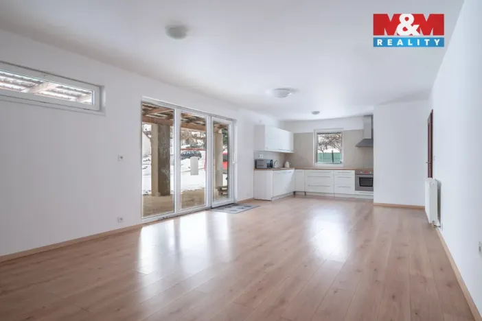 Prodej obchodního prostoru, Šumavské Hoštice - Kosmo, 316 m2