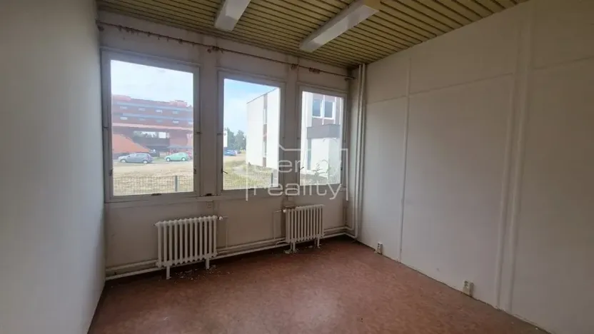 Pronájem kanceláře, Pardubice, Mezi Mosty, 65 m2