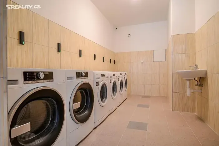 Pronájem bytu 1+kk, Praha - Hlubočepy, Na Zlíchově, 17 m2