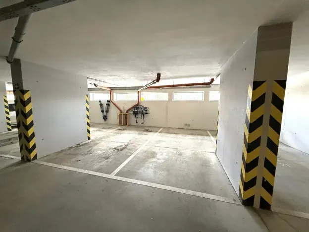 Pronájem garážového stání, Brno, Říčanská, 13 m2