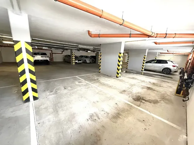 Pronájem garážového stání, Brno, Říčanská, 13 m2