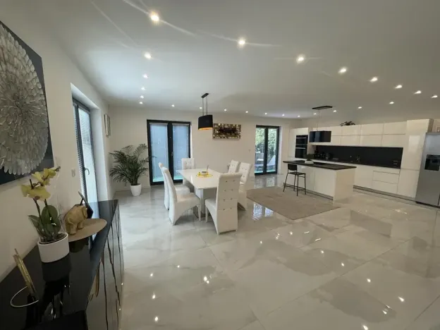 Prodej rodinného domu, Jeneč, Malé náměstí, 192 m2