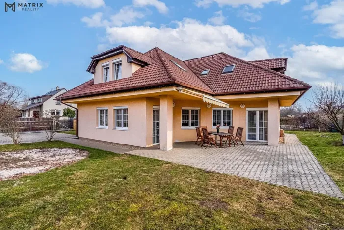 Prodej rodinného domu, Praha - Písnice, V zákopech, 294 m2