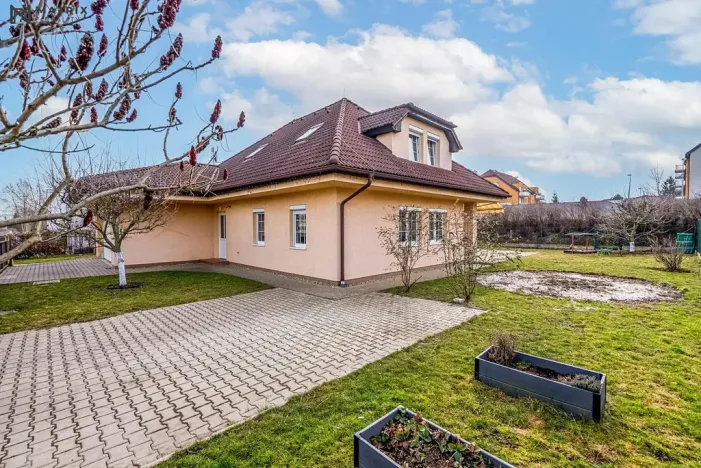 Prodej rodinného domu, Praha - Písnice, V zákopech, 294 m2