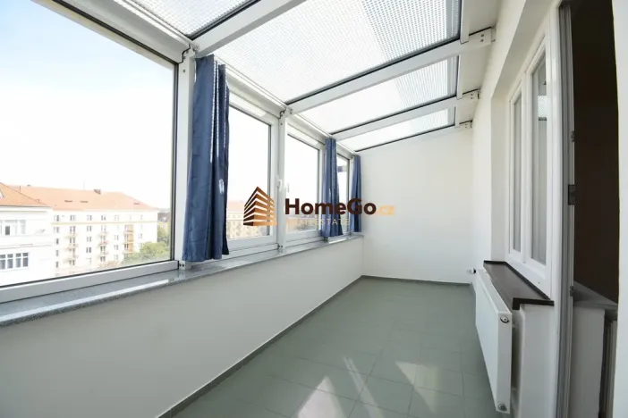 Pronájem bytu 1+kk, Praha - Nusle, U gymnázia, 48 m2