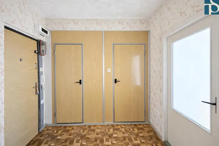 Prodej bytu 2+kk, Praha - Radotín, náměstí Osvoboditelů, 47 m2