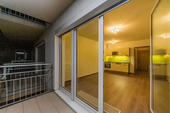 Pronájem bytu 1+kk, Praha - Horní Měcholupy, Mantovská, 36 m2
