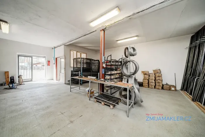 Prodej výrobních prostor, Bílovec, 629 m2