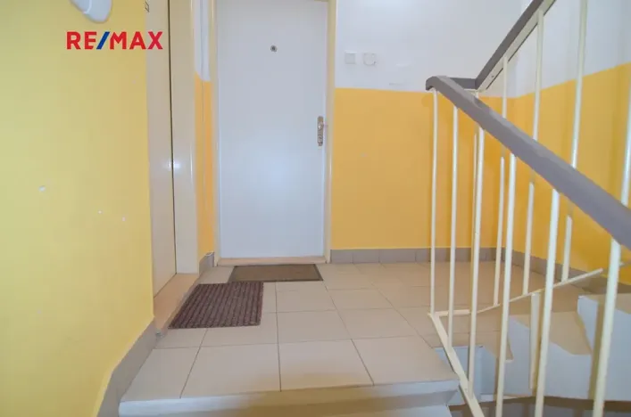 Pronájem bytu 1+kk, Praha - Zbraslav, Tunelářů, 37 m2