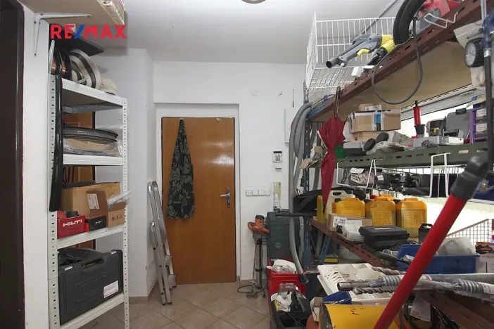 Prodej obchodního prostoru, Praha - Hlubočepy, Voskovcova, 141 m2