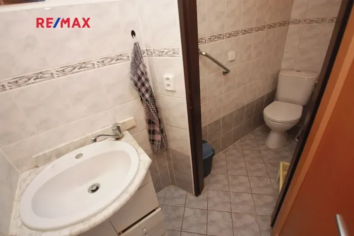 Prodej obchodního prostoru, Praha - Hlubočepy, Voskovcova, 141 m2