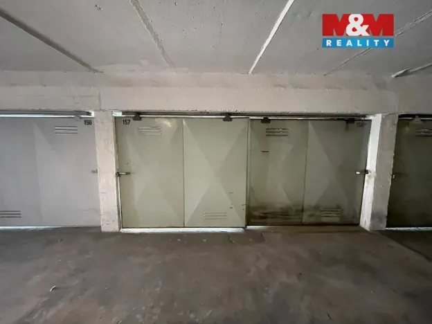 Prodej garáže, Pardubice, kpt. Bartoše, 17 m2
