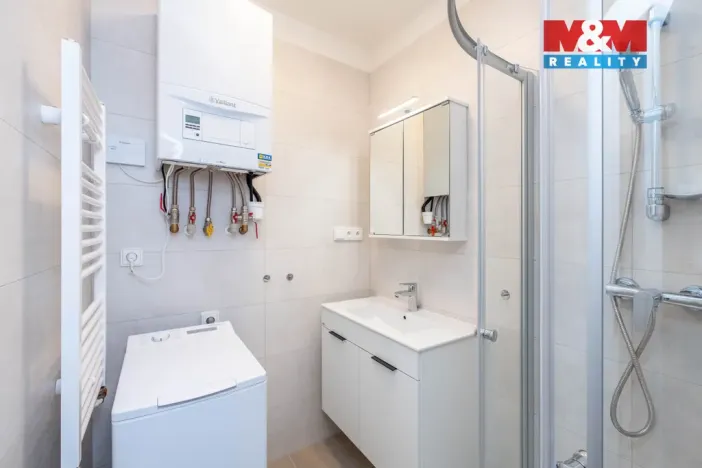 Pronájem bytu 1+kk, Praha - Dejvice, Kafkova, 33 m2