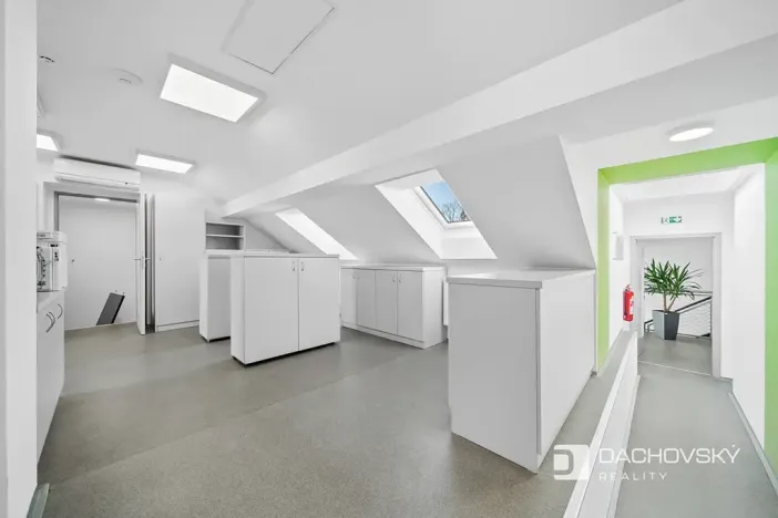 Prodej kanceláře, Pardubice, K Dolíčku, 374 m2