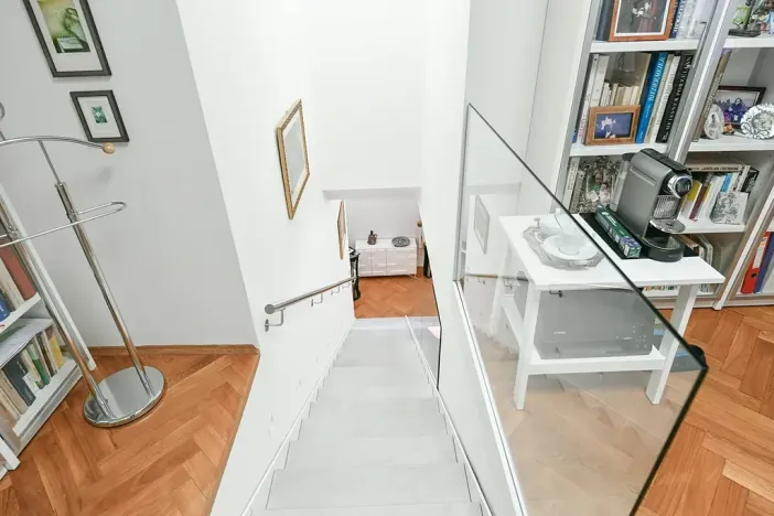 Prodej atypického bytu, Praha, Valentinská, 108 m2