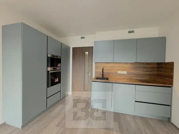 Pronájem bytu 1+kk, Praha - Hloubětín, Poděbradská, 37 m2