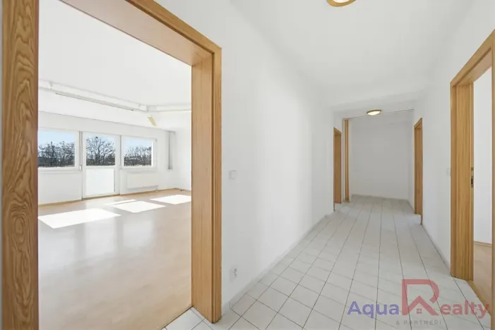 Prodej bytu 4+kk, Karlovy Vary, Okružní, 99 m2