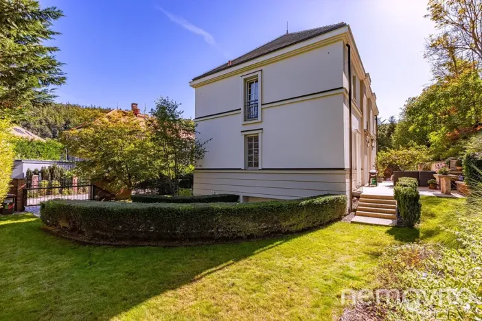 Prodej vily, Praha - Dejvice, V Šáreckém údolí, 459 m2