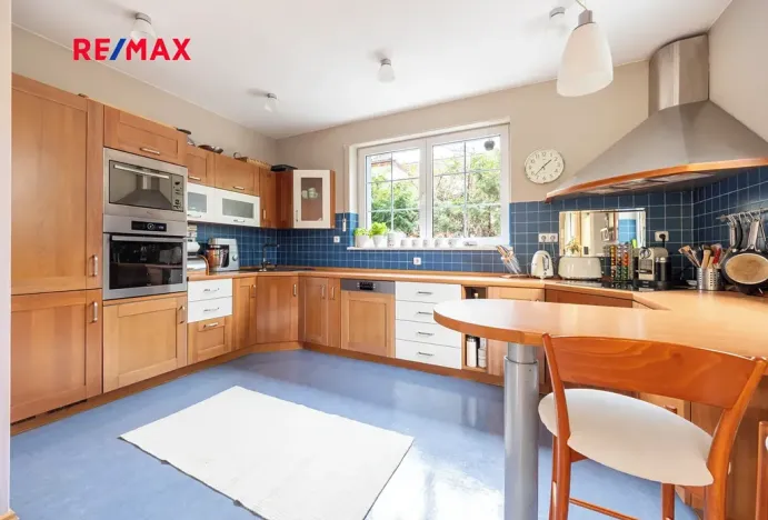 Prodej rodinného domu, Praha - Lochkov, V oudolku, 183 m2