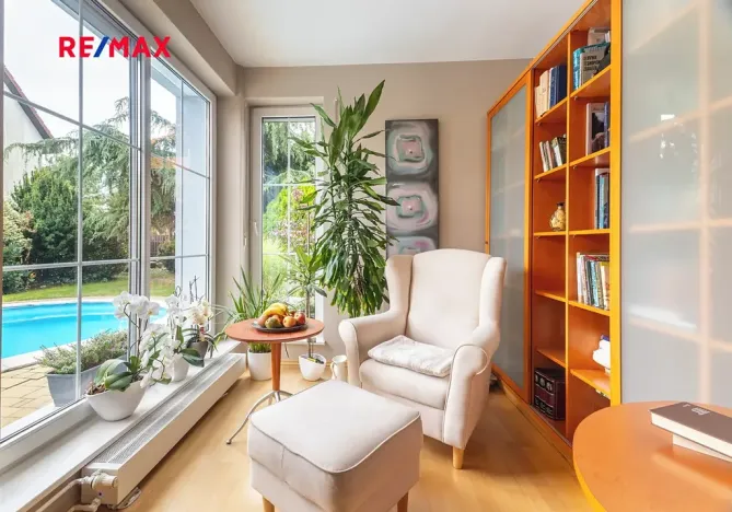 Prodej rodinného domu, Praha - Lochkov, V oudolku, 183 m2