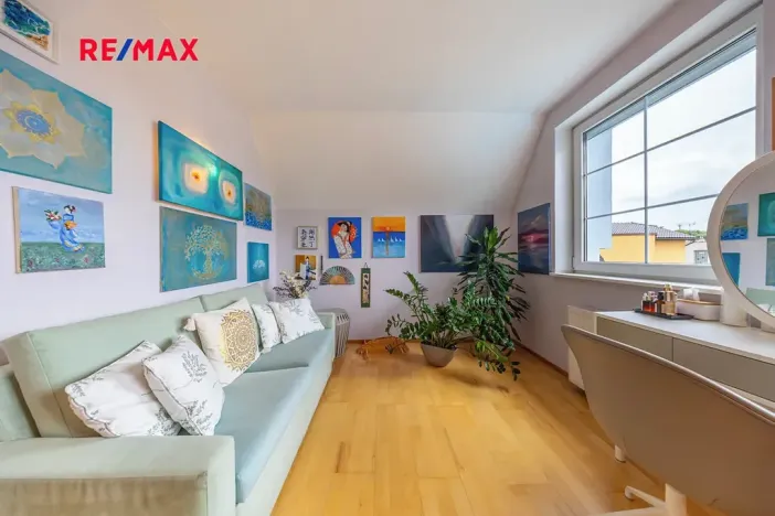 Prodej rodinného domu, Praha - Lochkov, V oudolku, 183 m2