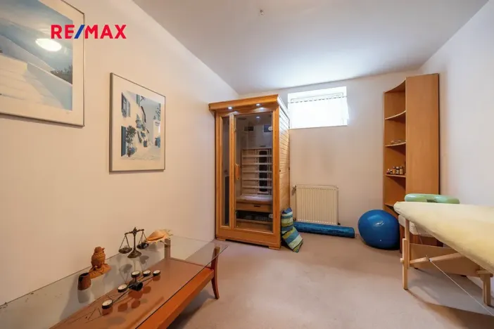 Prodej rodinného domu, Praha - Lochkov, V oudolku, 183 m2