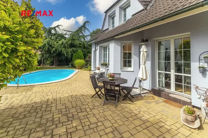 Prodej rodinného domu, Praha - Lochkov, V oudolku, 183 m2