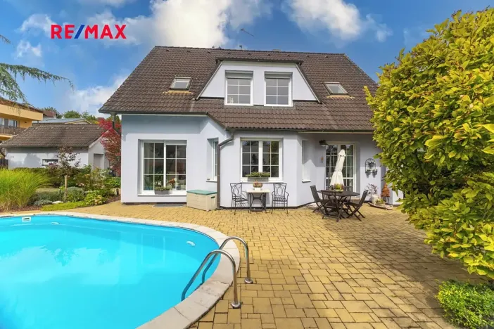 Prodej rodinného domu, Praha - Lochkov, V oudolku, 183 m2