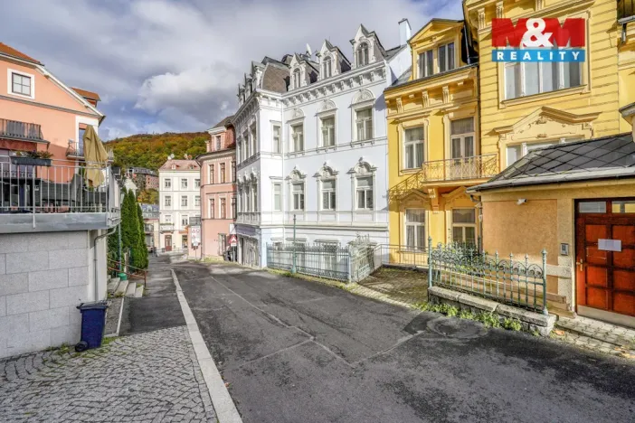 Prodej bytu 3+kk, Karlovy Vary, Zámecký vrch, 72 m2