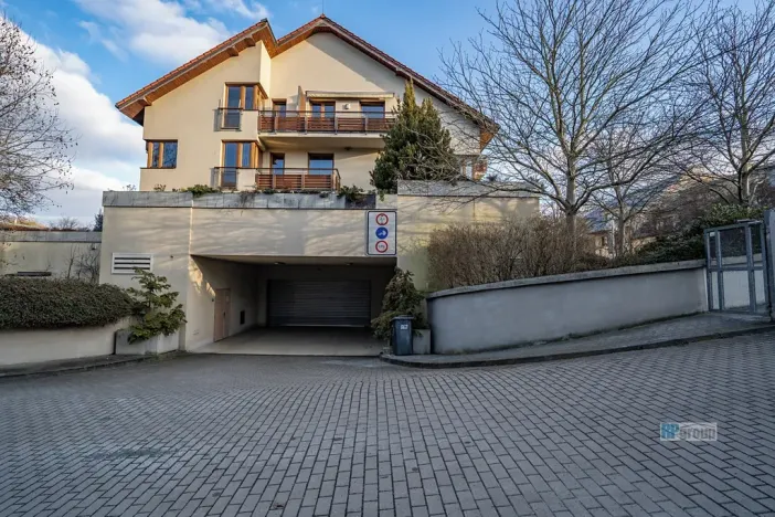 Prodej obchodního prostoru, Praha - Hlubočepy, Hlubočepská, 104 m2