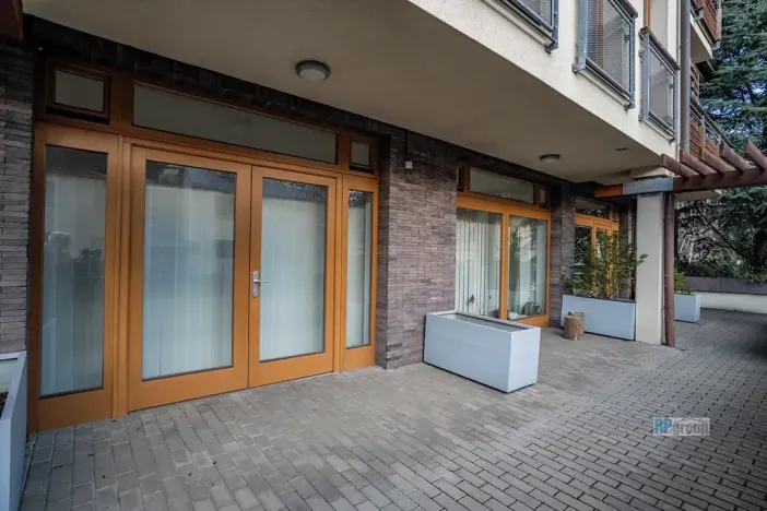 Prodej obchodního prostoru, Praha - Hlubočepy, Hlubočepská, 104 m2