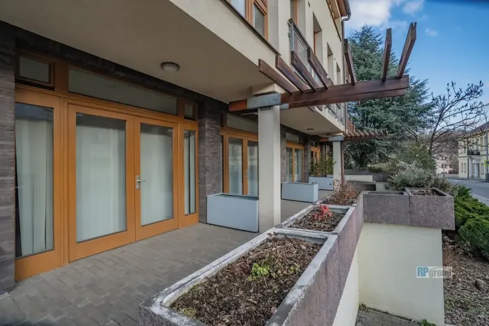 Prodej obchodního prostoru, Praha - Hlubočepy, Hlubočepská, 104 m2