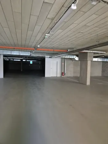 Pronájem garážového stání, Znojmo, Jarošova, 13 m2