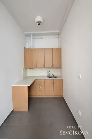 Pronájem komerční nemovitosti, Hradec Králové, Zemědělská, 695 m2