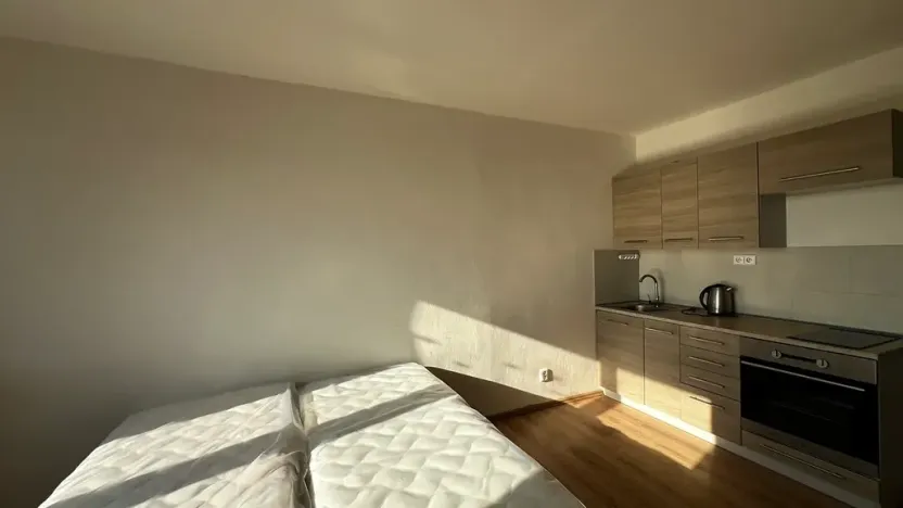 Pronájem bytu 1+kk, Praha - Radotín, Vrážská, 25 m2