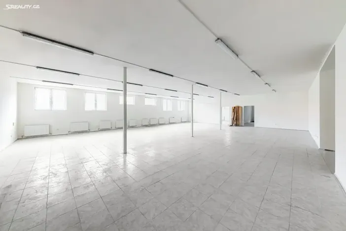 Prodej výrobních prostor, Kladno, Huťská, 1000 m2
