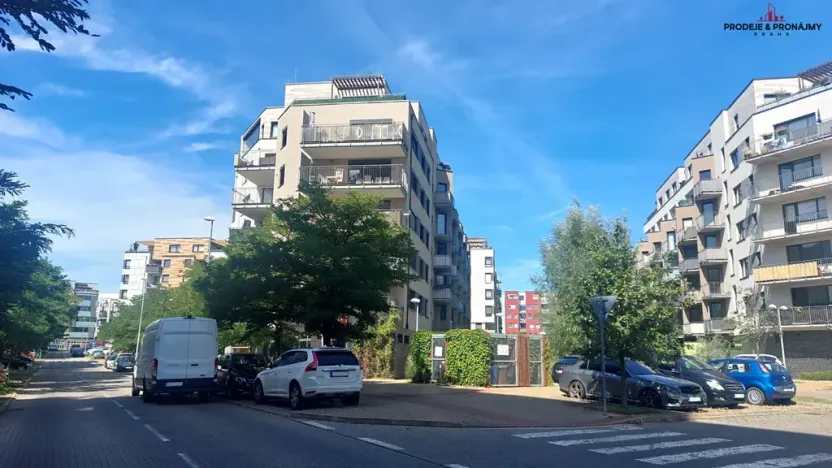 Pronájem bytu 1+kk, Praha - Střížkov, Makedonská, 35 m2