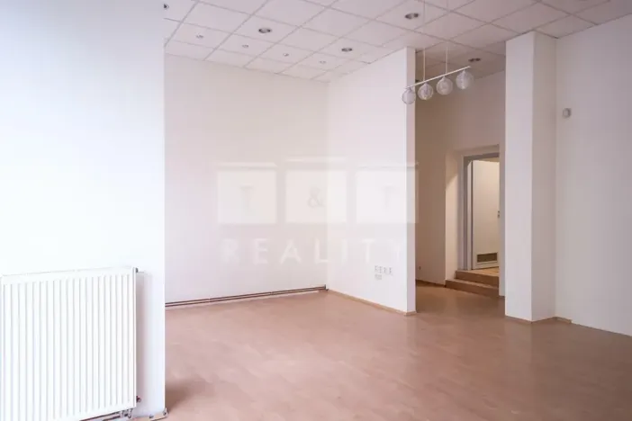 Pronájem obchodního prostoru, Hradec Králové, Švehlova, 61 m2