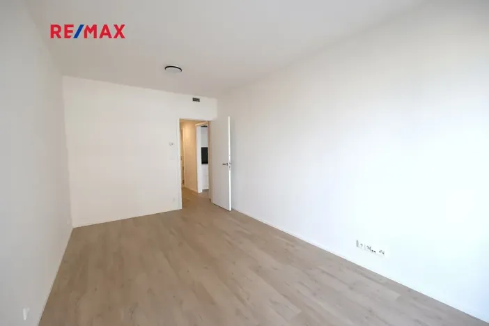 Pronájem bytu 2+kk, Praha - Hloubětín, Poděbradská, 59 m2