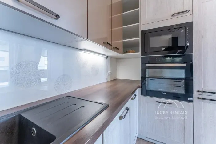 Pronájem bytu 2+kk, Praha - Kamýk, Freiwaldova, 43 m2