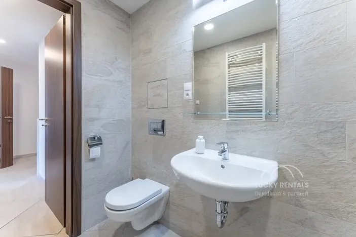 Pronájem bytu 2+kk, Praha - Kamýk, Freiwaldova, 43 m2